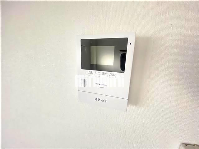 ����12