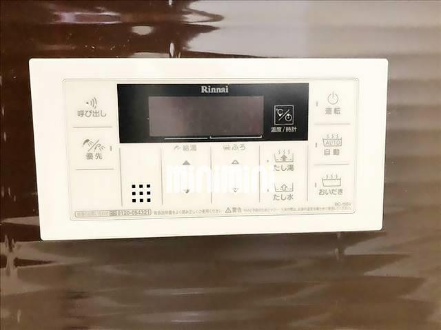 ����15