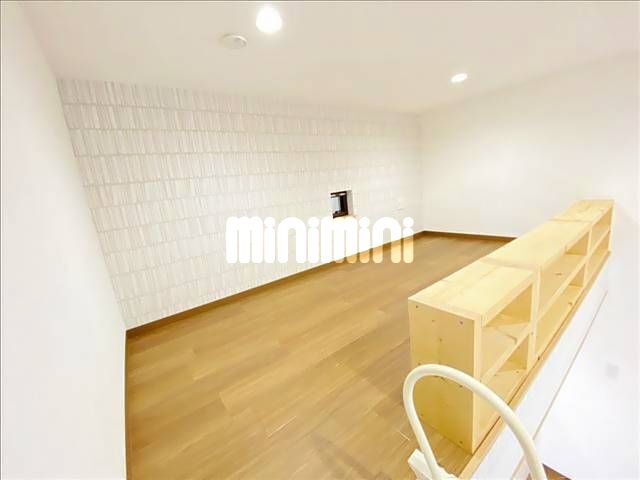 ����13