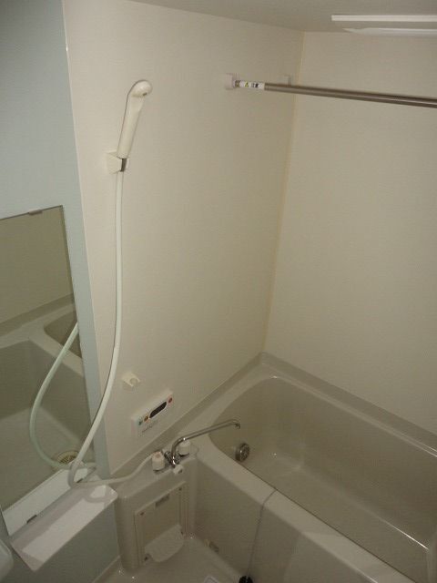 ����4