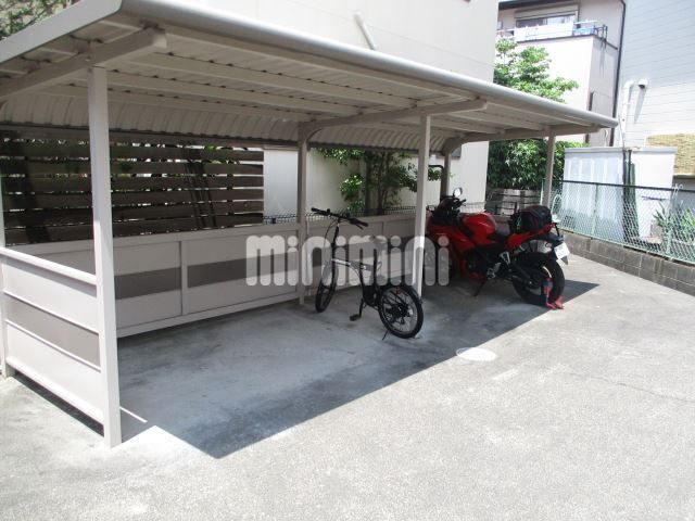 ����16