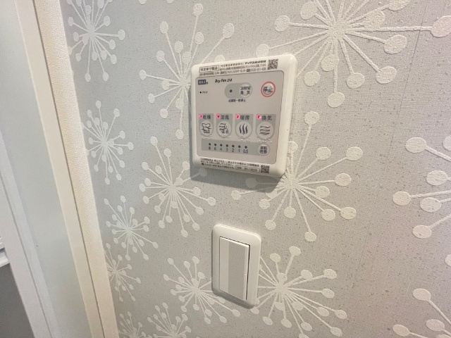 ����20