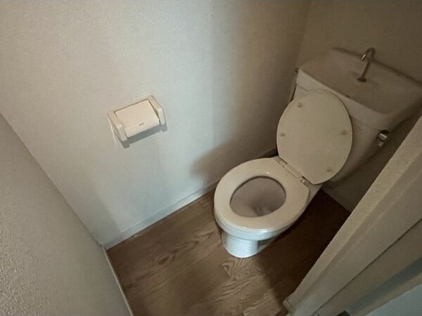 ����4
