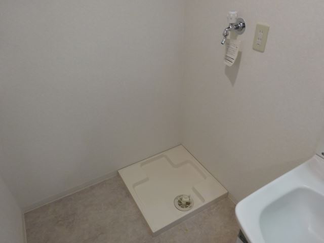 ����12