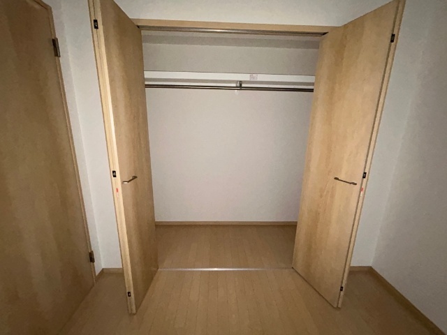 ����8
