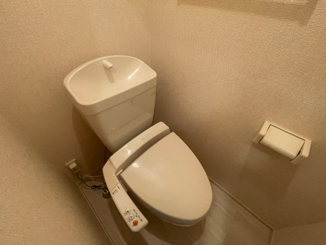 ����4