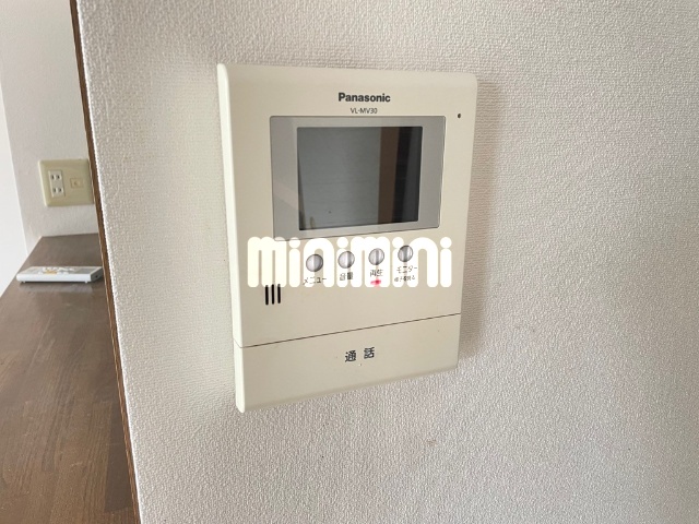 ����12