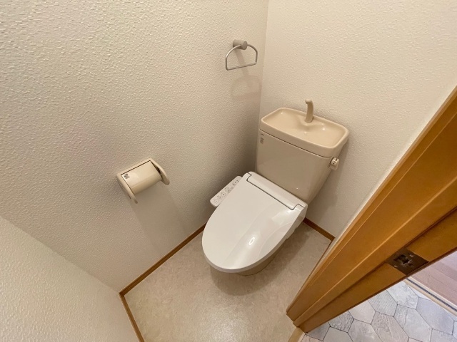 ����4