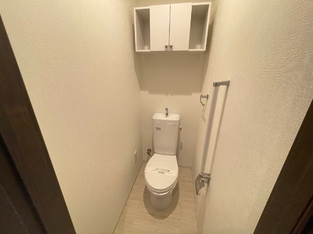 ����4