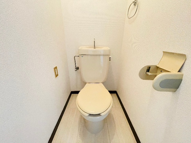 ����4