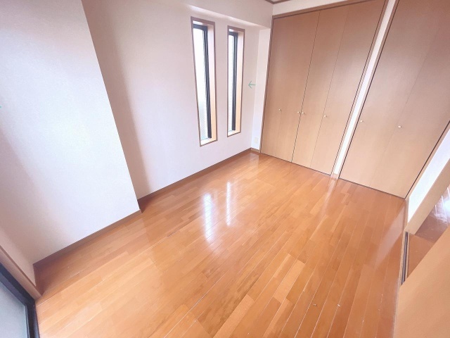 ����5