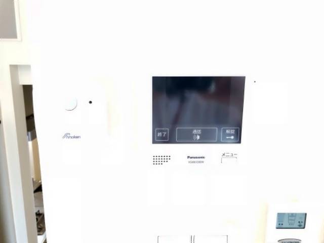 ����12