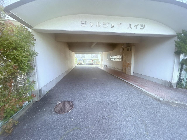 ����12