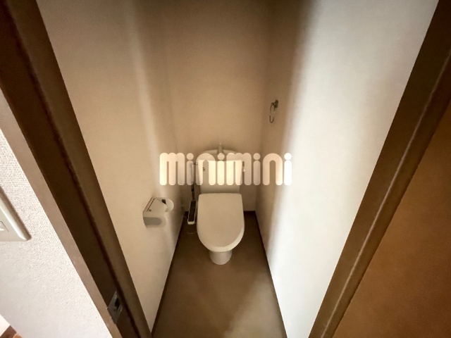 ����4