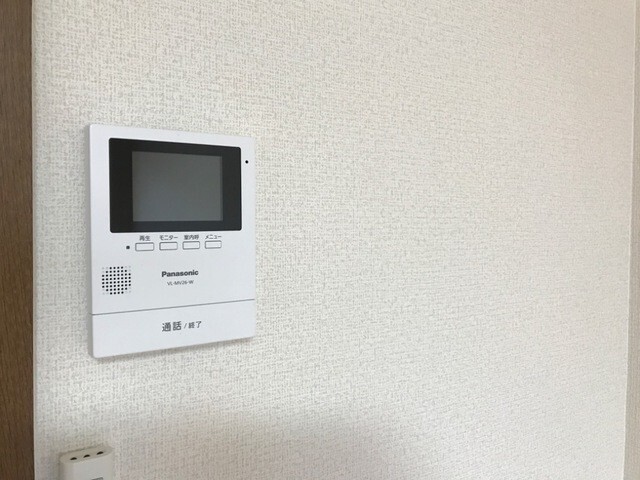 ����12