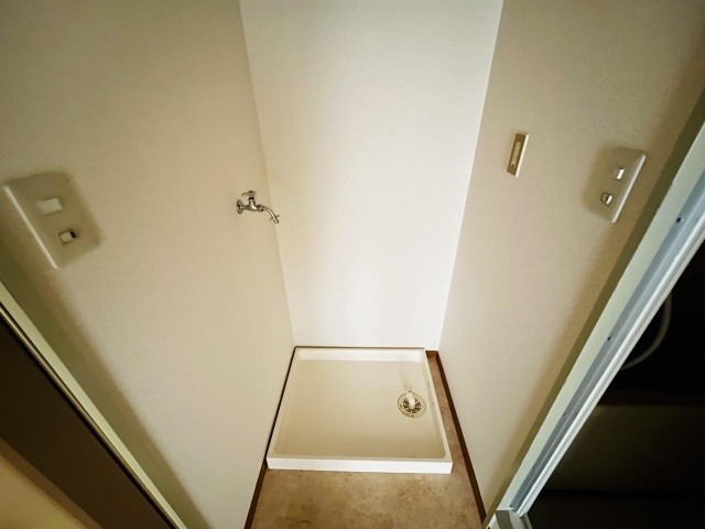 ����16