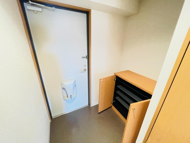 ����16