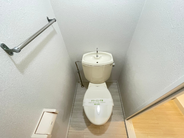 ����4
