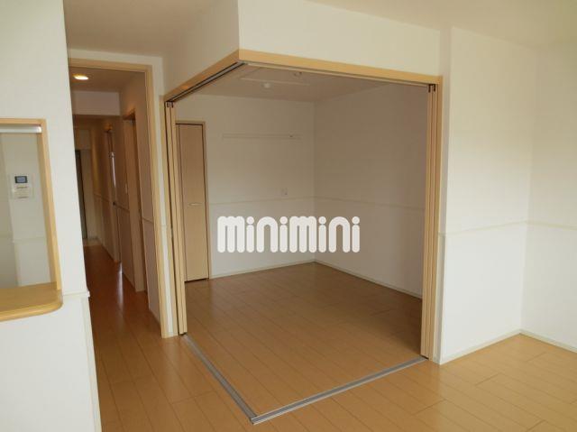 ����3