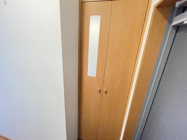����20