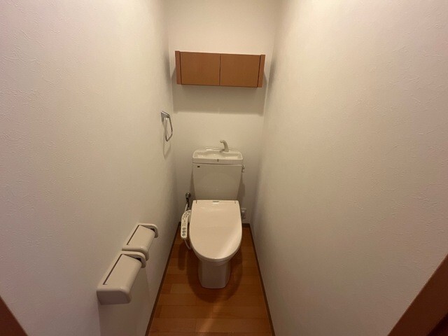 ����4