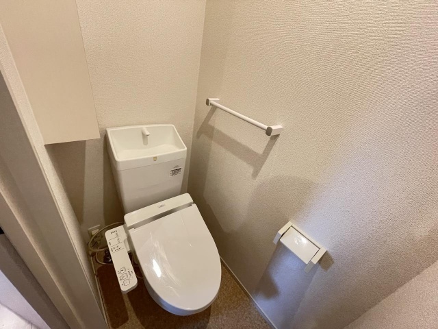 ����9