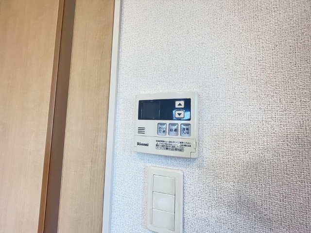 ����16
