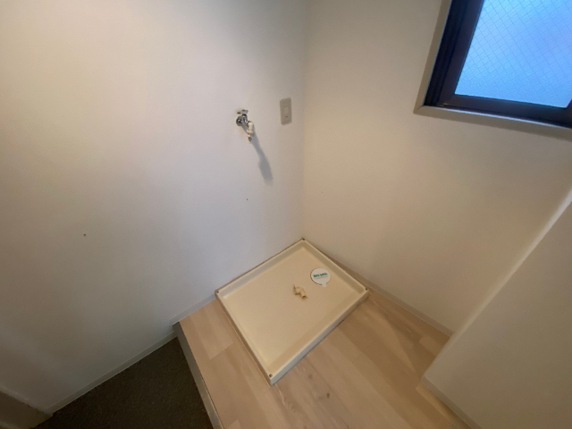 ����18