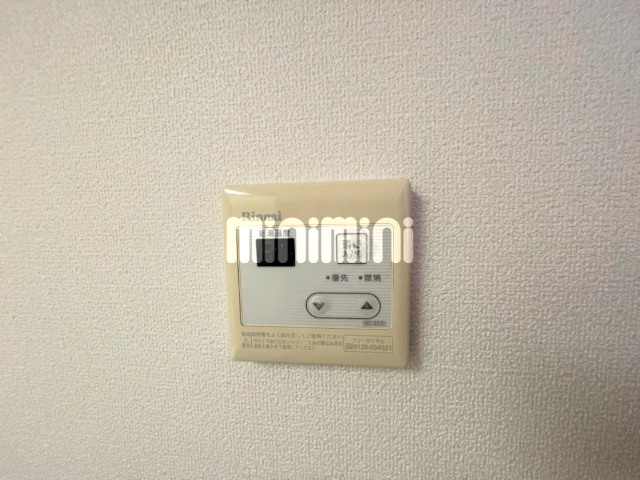����15