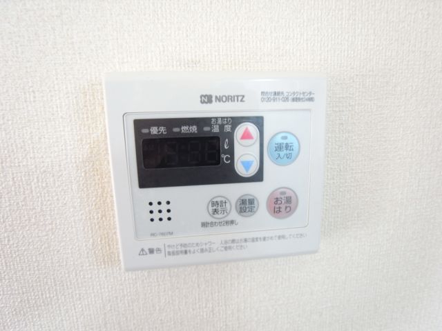 ����4