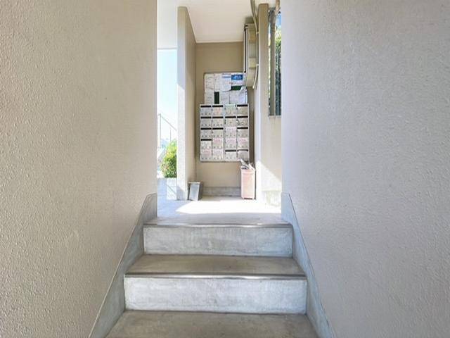 ����18