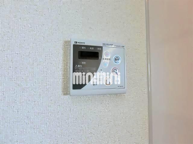����12