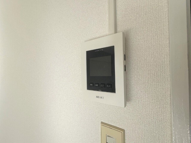 ����9