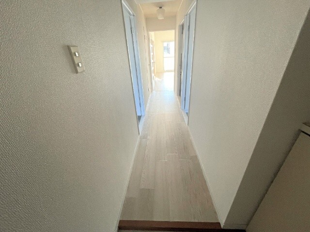 ����17