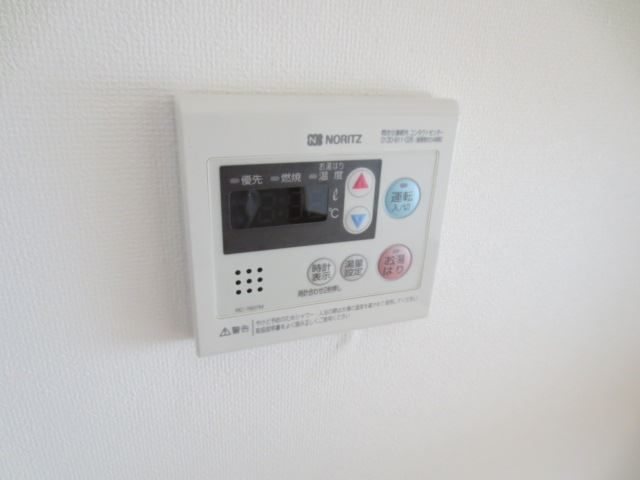 ����12