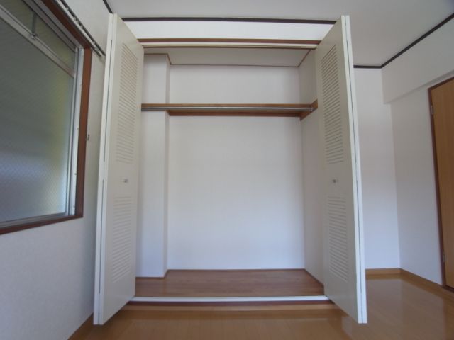 ����5