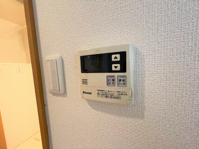 ����15
