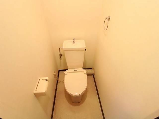 ����4
