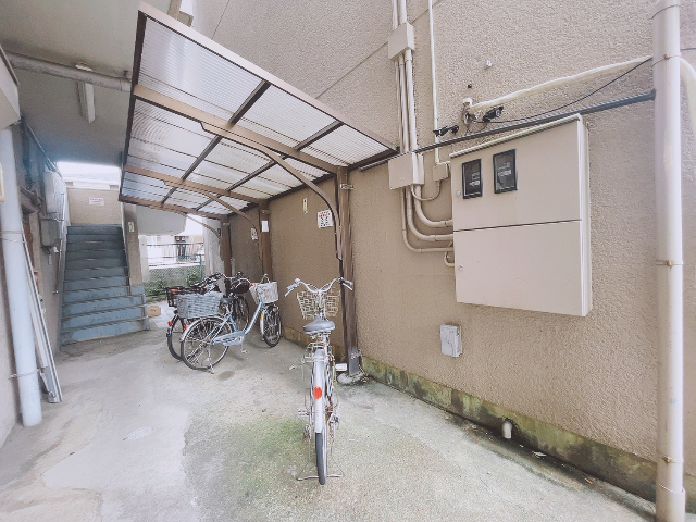 ����17