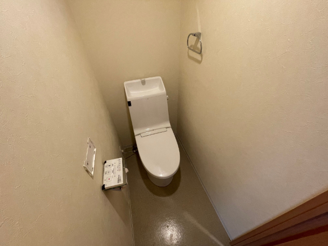 ����4