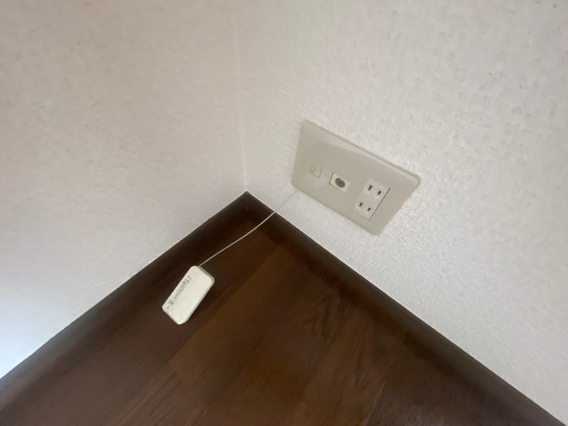 ����25