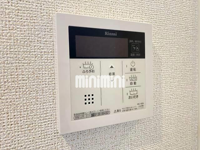 ����15