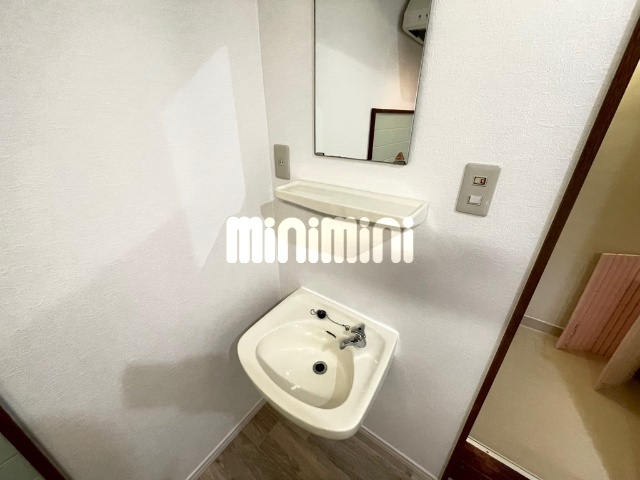 ����4