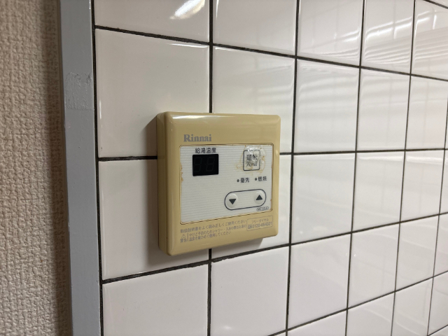 ����15