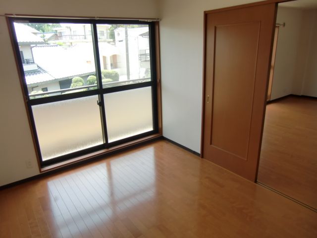 ����13