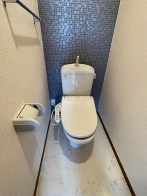����4