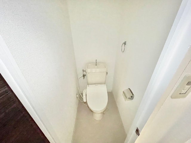 ����4