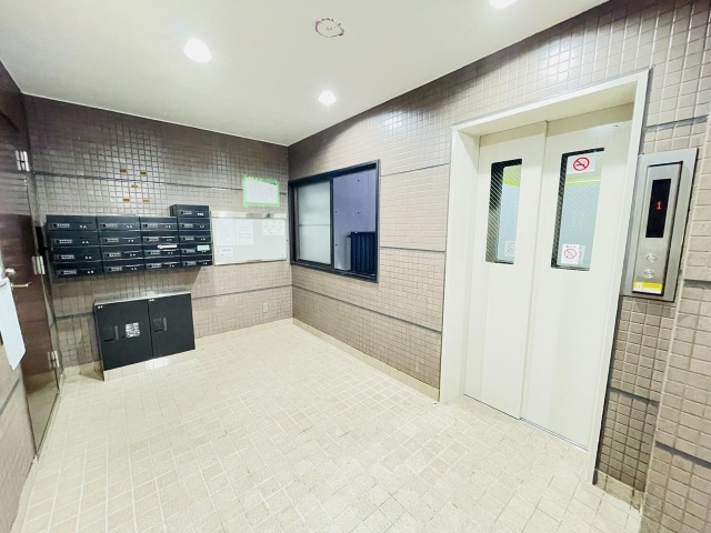 ����20