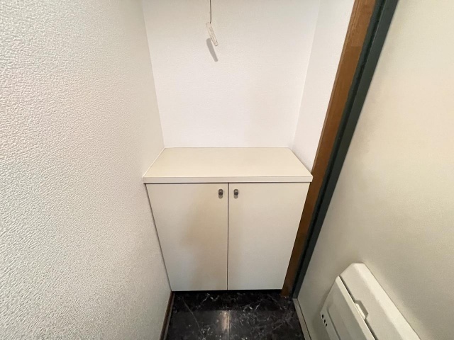 ����18