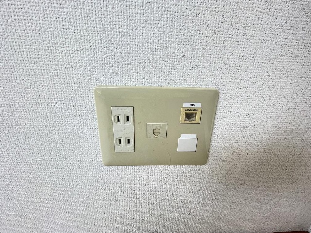 ����17